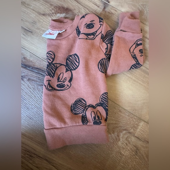 Lot of 4, size 12-18month pull overs. Rolling Stones, Mickey Mouse, Hearts - Picture 4 of 7